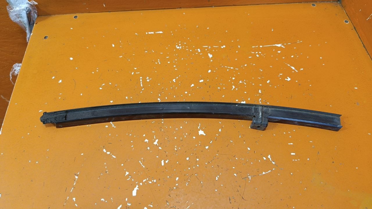 Nissan Primera P12 (2001—2008) Направляющая стекла 01019181