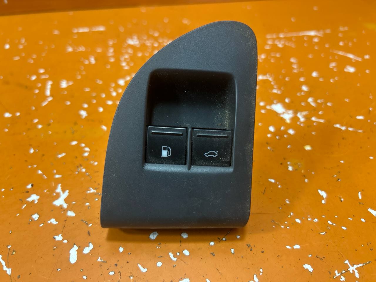 Volkswagen Touareg I (2002—2006) Кнопка открытия багажника 7L6867375 01020755