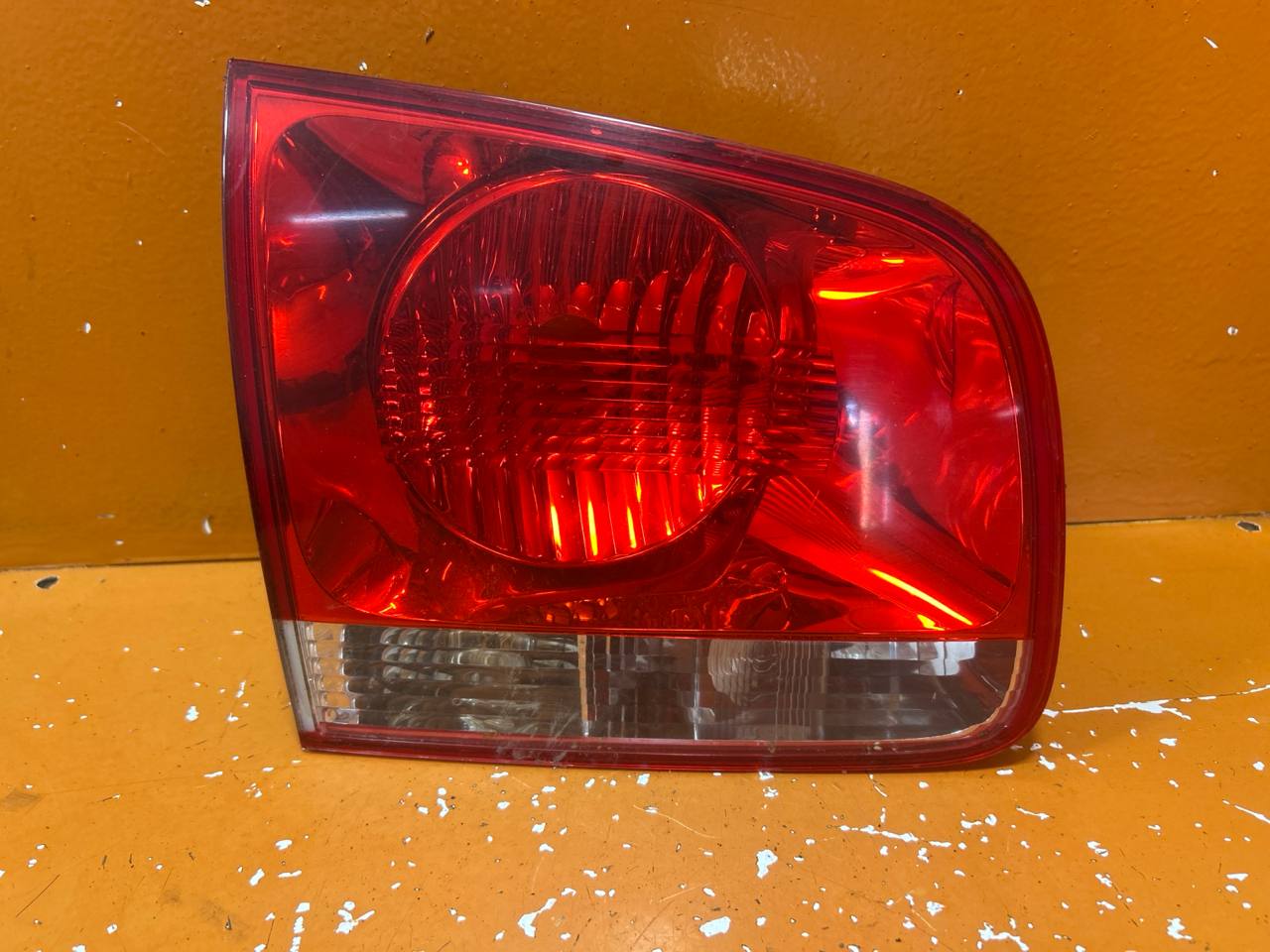 Volkswagen Touareg I (2002—2006) Фонарь крышки багажника левый 7L6945093H 01020950