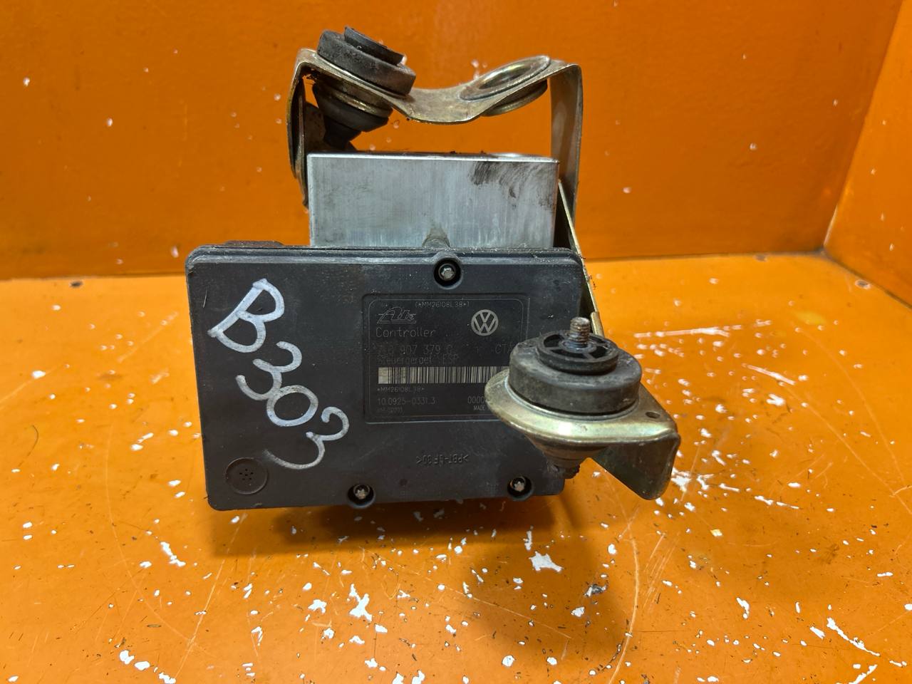Volkswagen Touareg I (2002—2006) Блок ABS 7L0907379G, 7L0614111H 01021179