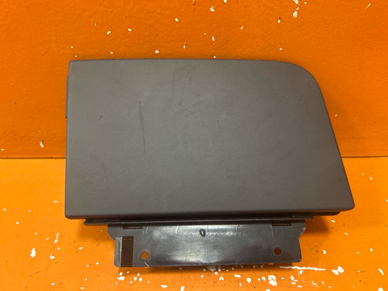 Volkswagen Touareg I (2002—2006) Пепельница 7L6857951 01022957