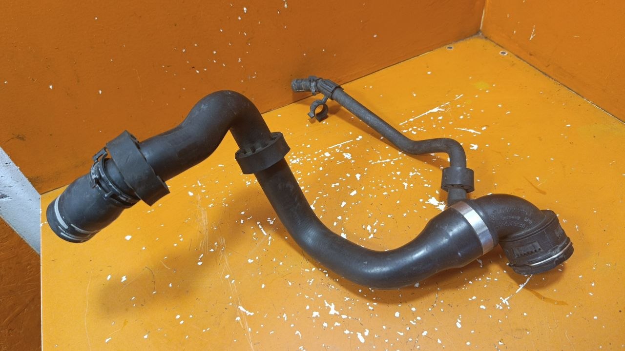 Volkswagen Touareg I (2002—2006) Патрубок радиатора 7L6122291F 01023051