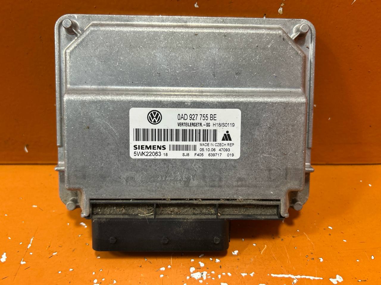 Volkswagen Touareg I (2002—2006) Блок управления раздаточной коробки 0AD927755BE 01023597
