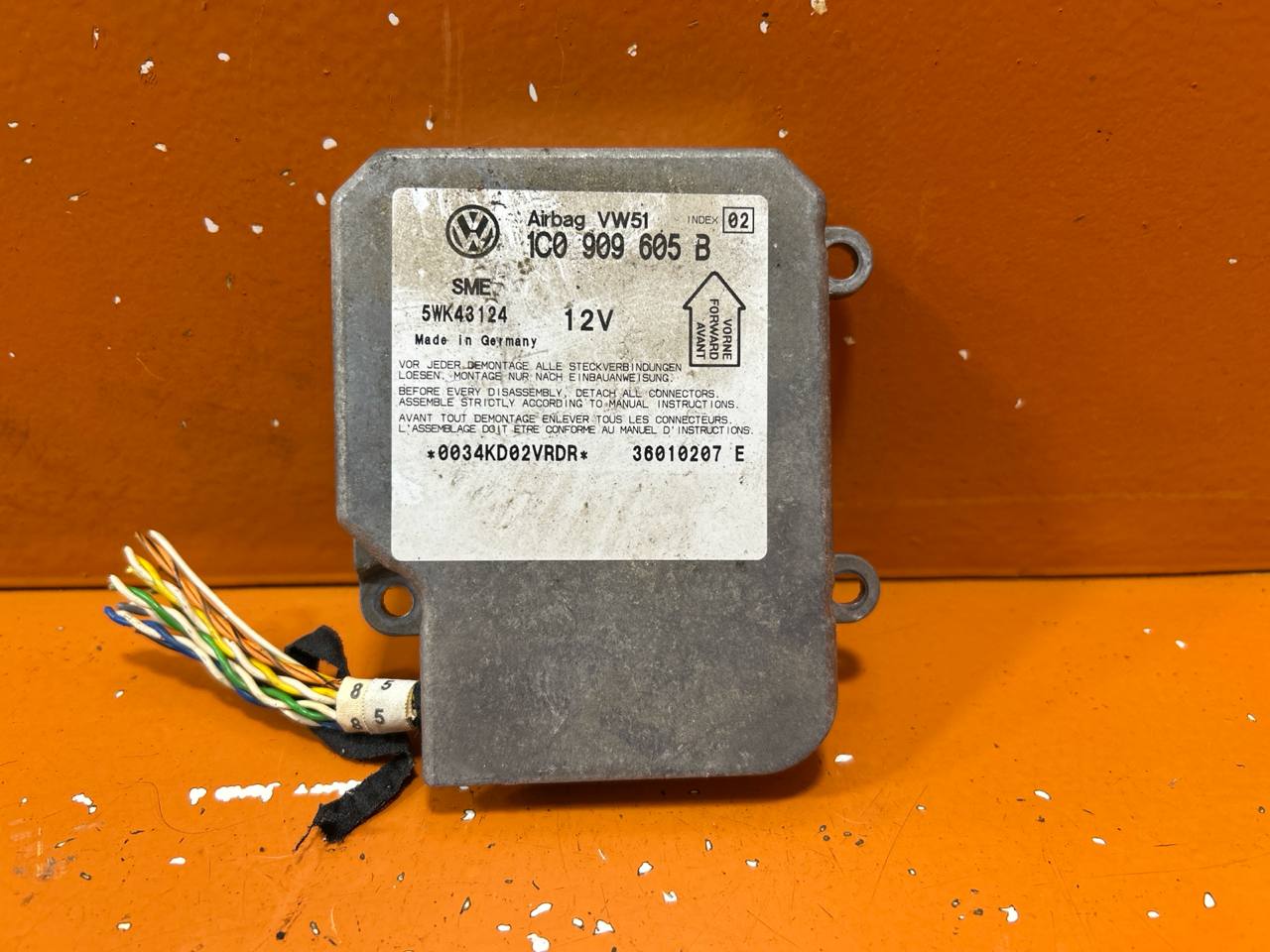Volkswagen Passat B5 (1996—2001) Блок Airbag 1C0909605B 01023894v1