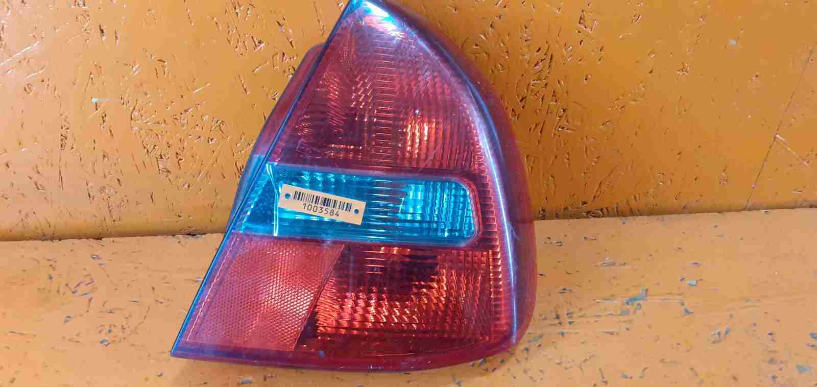 Mitsubishi Carisma I рестайлинг (1999—2004) Фонарь задний правый 1003584