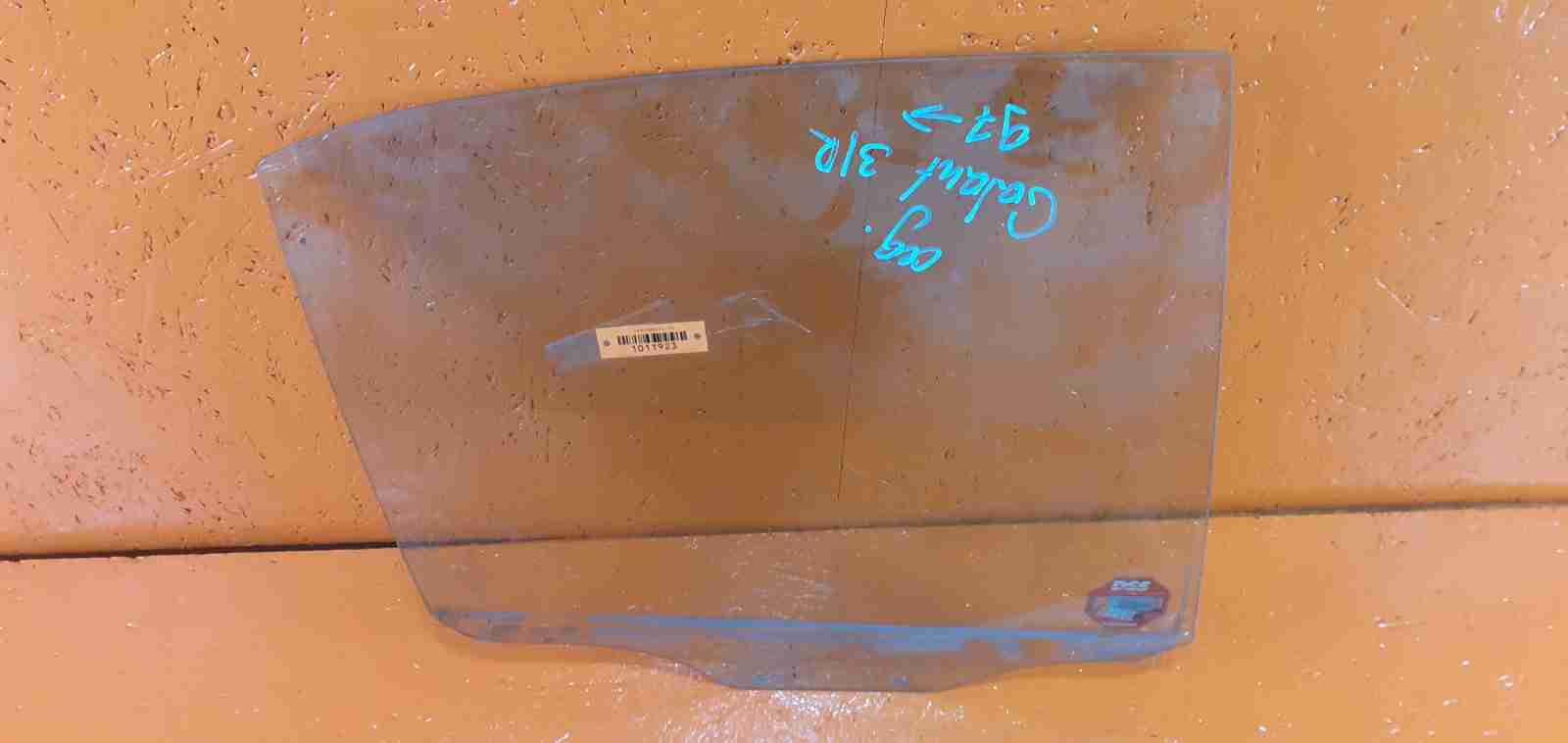 Mitsubishi Galant Стекло двери задней правой 1011923